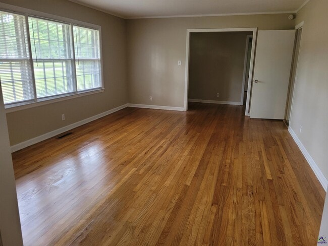 Building Photo - 2989 King Alfred Dr