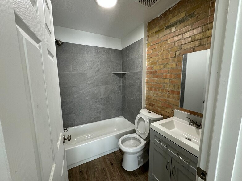 Building Photo - 545 E 600 S