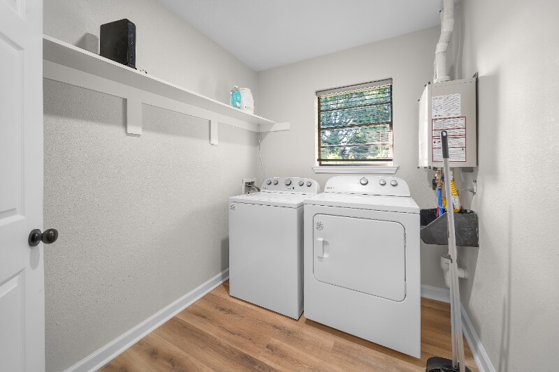 Building Photo - 1528 E Devine St