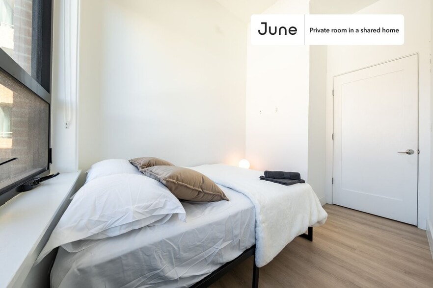 Building Photo - Room in Shared 4 bed/2 bath home in Dupont Circle