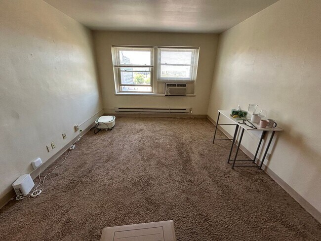 Interior Photo - 1029 E Knapp St