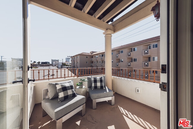 Building Photo - 844 3rd St