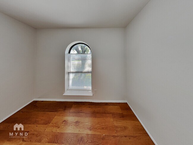 Building Photo - 551 Oldbridge Dr