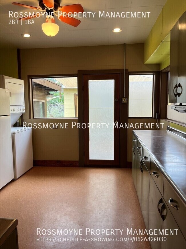 Building Photo - 1243 Yosemite Dr
