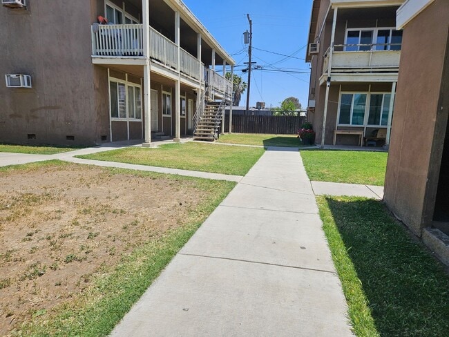 Building Photo - 734 Illinois Ave