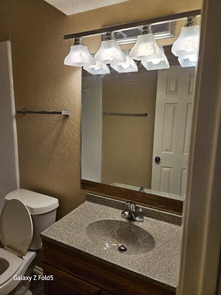 Building Photo - 2403 Ventura Dr