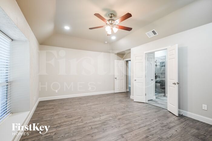Building Photo - 804 Courson Dr