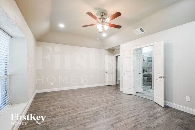 Building Photo - 804 Courson Dr