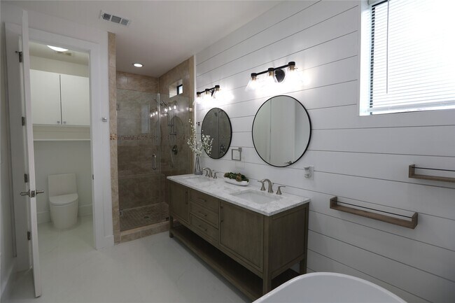 Building Photo - 1608 Patterson St