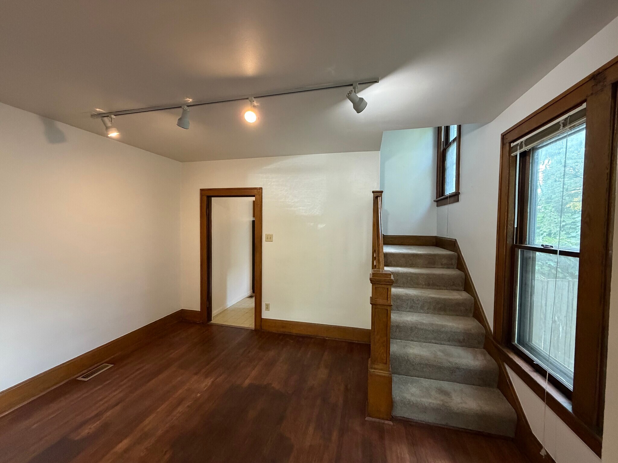 Building Photo - 789 Ebner St