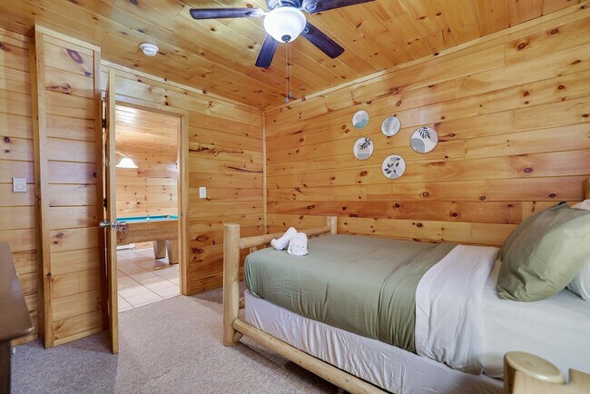 Building Photo - 255 Hillary Dr W