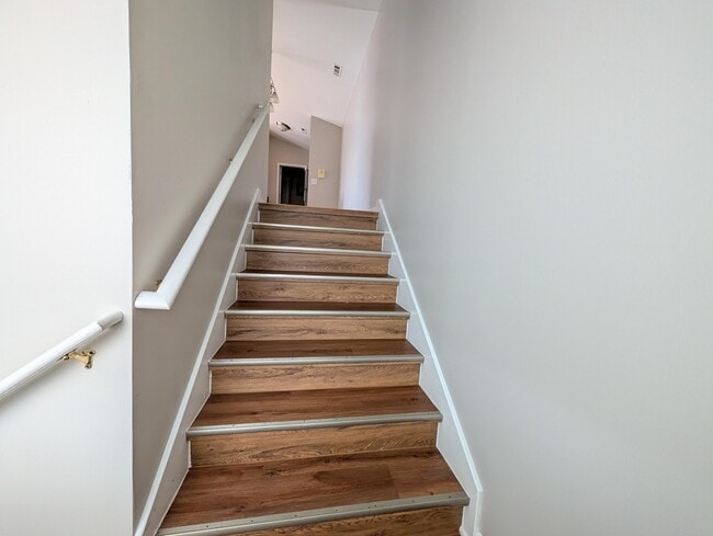 Building Photo - 43120 Pendleton Cir