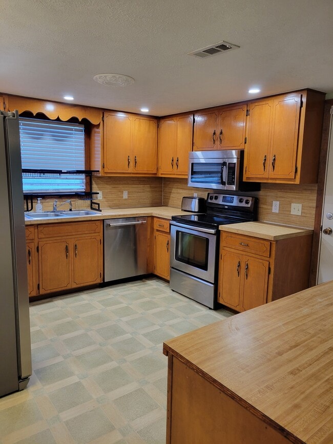 Building Photo - 566 Turkey Oak Rd