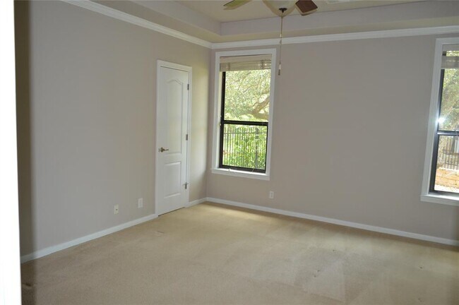 Building Photo - 4200 Dot Dr