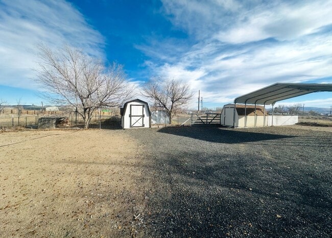 Building Photo - 3 Bed Charming Updated Home Silver Springs
