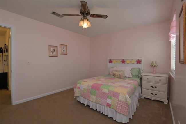 Building Photo - 1268 Carriage Park Dr