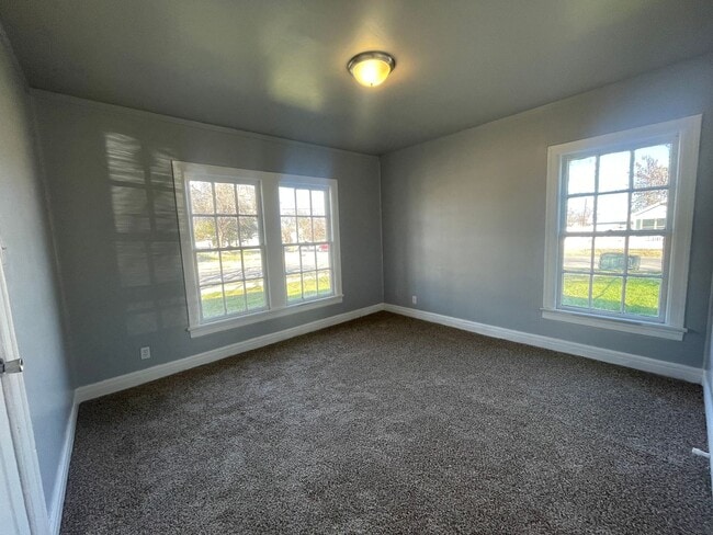 Building Photo - Super Cute Two Bedroom One Bath Home