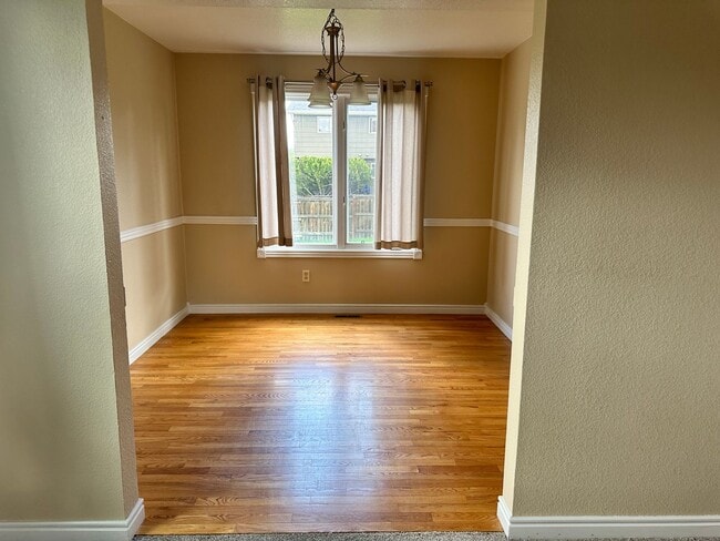 Building Photo - 4 Bedroom, 3.5 Bathroom Home