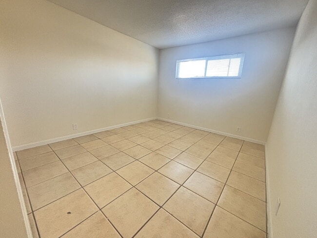 Building Photo - Freshly Painted 2-Bed with Full Utilities,...