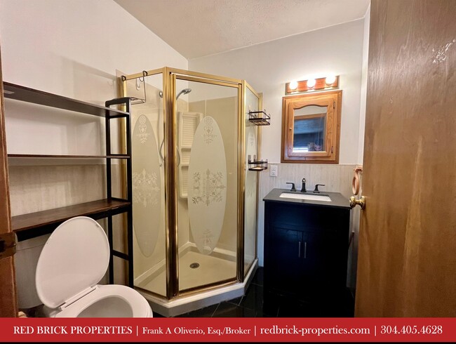 Building Photo - 912 Gaston Ave