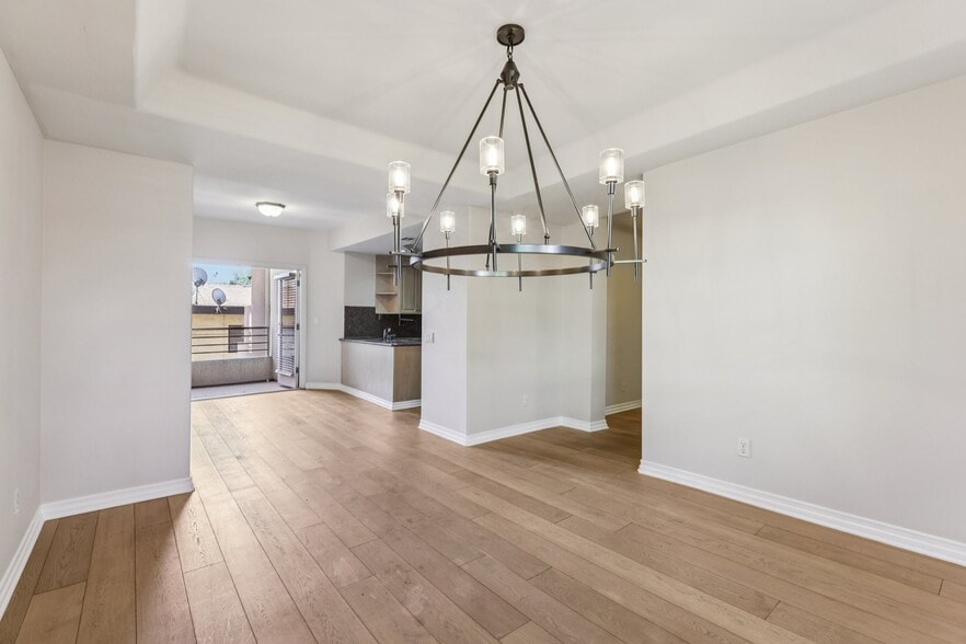 Building Photo - 14290 Dickens St