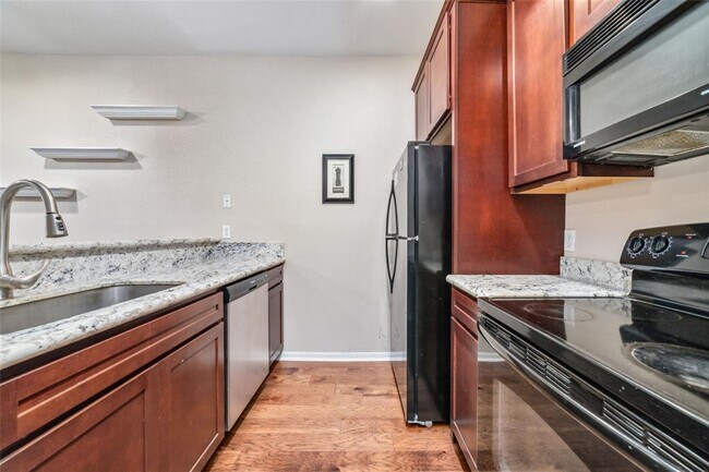 Building Photo - 2121 El Paseo St