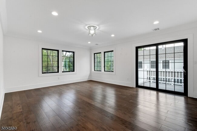 Building Photo - 651 Grove St