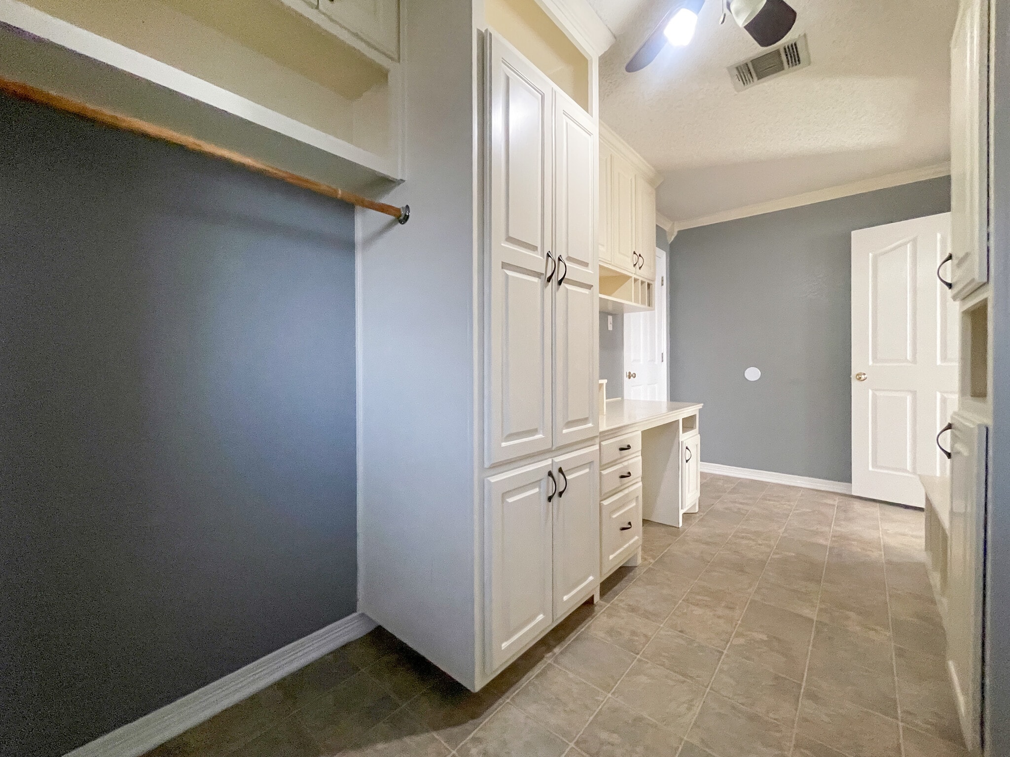 Building Photo - 1029 S Haven