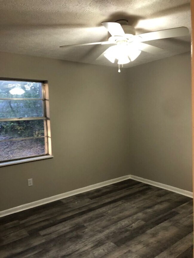 Building Photo - 9321 Dunwoody Dr