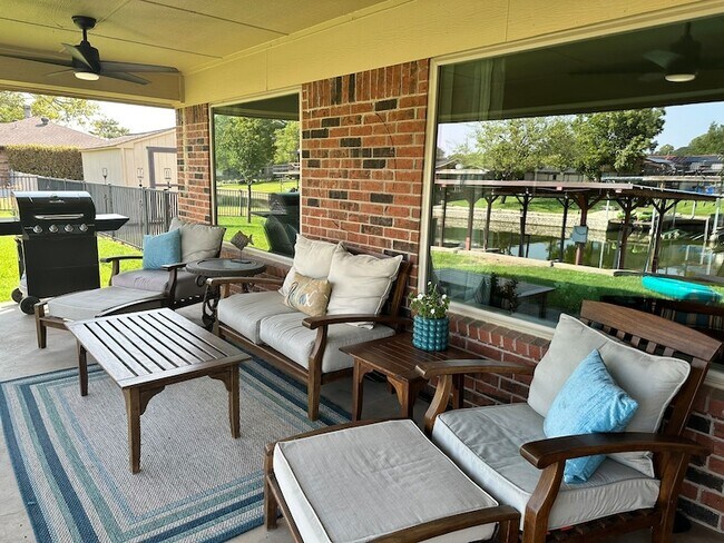 Building Photo - 3713 Lake Vista Ct