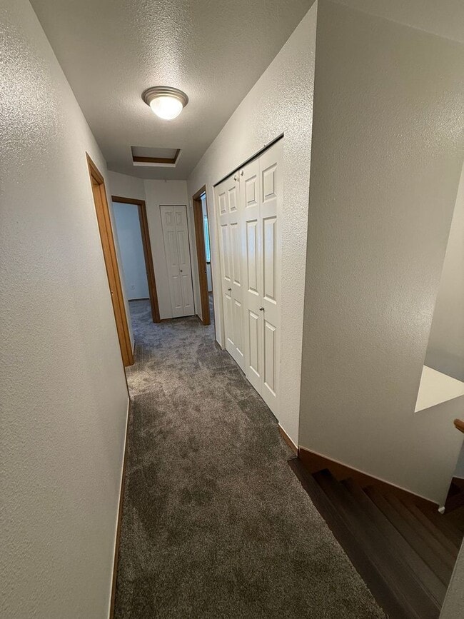 Building Photo - 4 bedroom townhome in Alicia Meadows with $500.00 off February rent if moved in by January end!