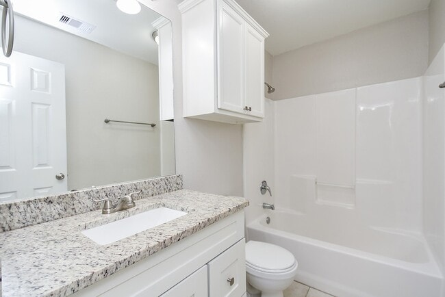 Building Photo - 946 Oak Falls Dr