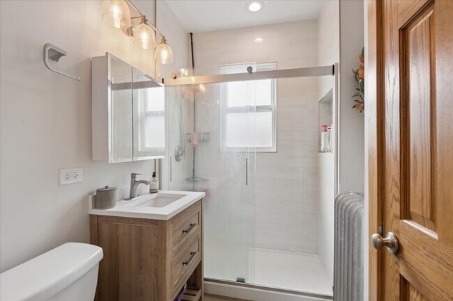 Building Photo - 1341 Ridgeland Ave