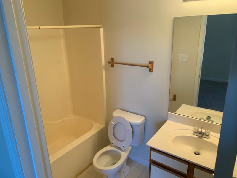 Building Photo - 14 Lake Village Ct