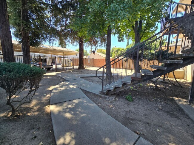 Building Photo - 1 BEDROOM/1 BATH FOR RENT