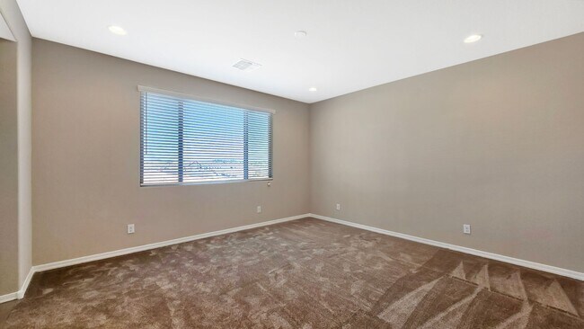 Building Photo - Brand new home!  Convenient to the 303 freeway!