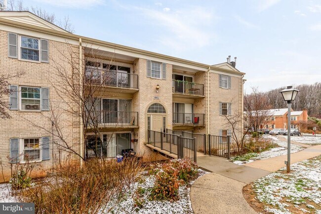 Building Photo - 882 College Pkwy