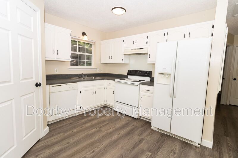 Building Photo - 2425 Ashmore Ave