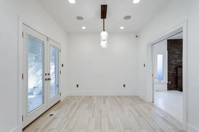 Building Photo - 4611 Charleston Terrace NW