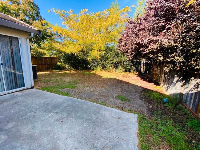 Building Photo - 8275 Glencannon Way