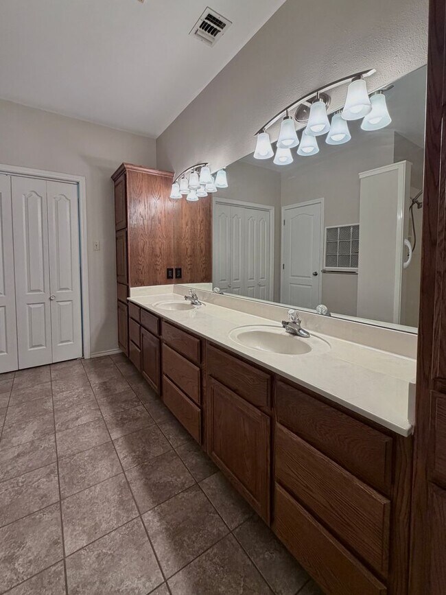 Building Photo - 6780 Braden Cir
