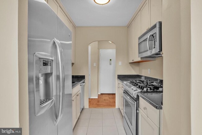 Building Photo - 4000 Tunlaw Rd NW