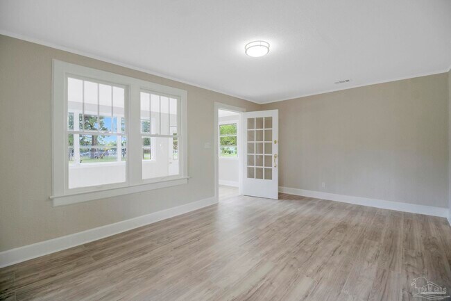 Building Photo - 1322 Wisteria Ave