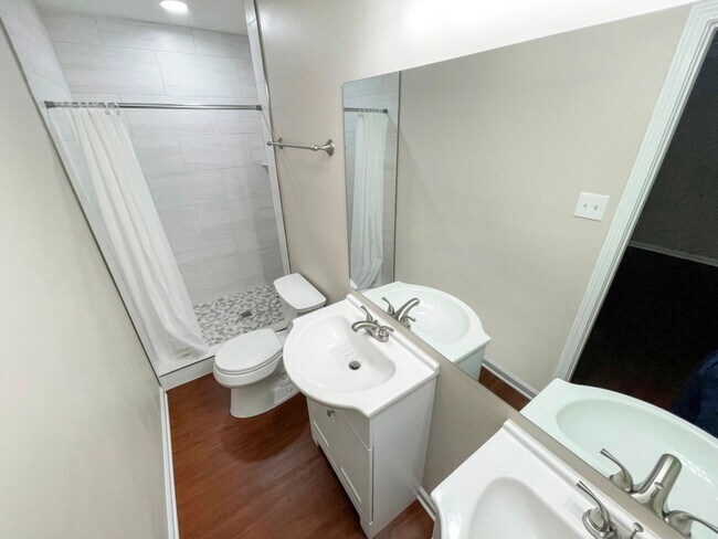 Building Photo - Renovated 3BR Ranch w/Basement