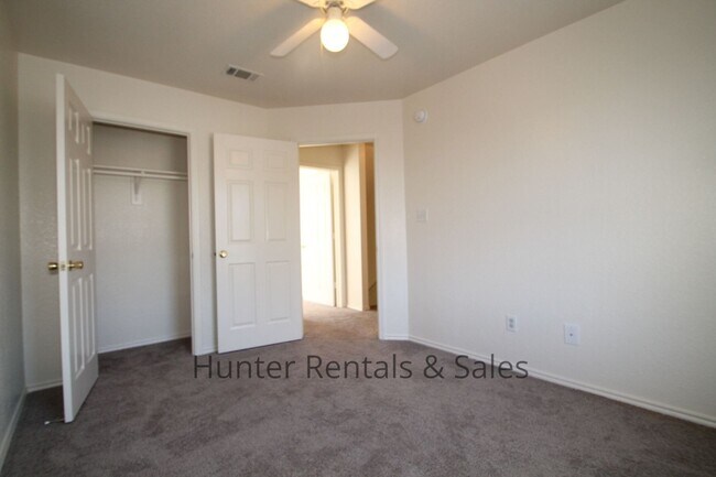 Building Photo - Updated 3-Bedroom, 2-Bath Townhome with Do...