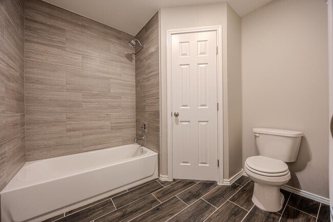 Building Photo - 8702 Shiloh Rock Dr