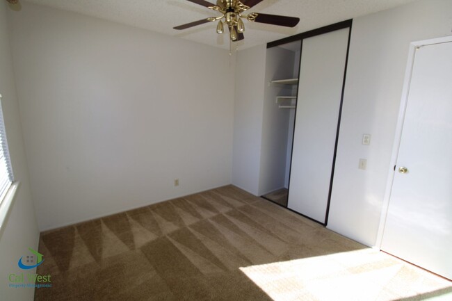 Building Photo - $2795 - Lovely Upstairs 2 Bed/1Bath Condo ...