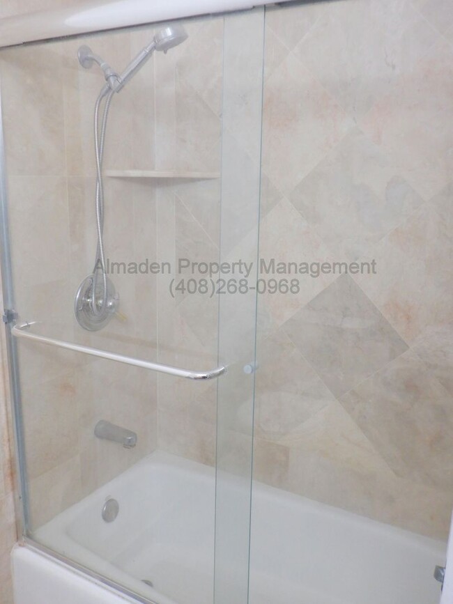 Building Photo - Updated Home, Central A/C & No Carpets! Pe...