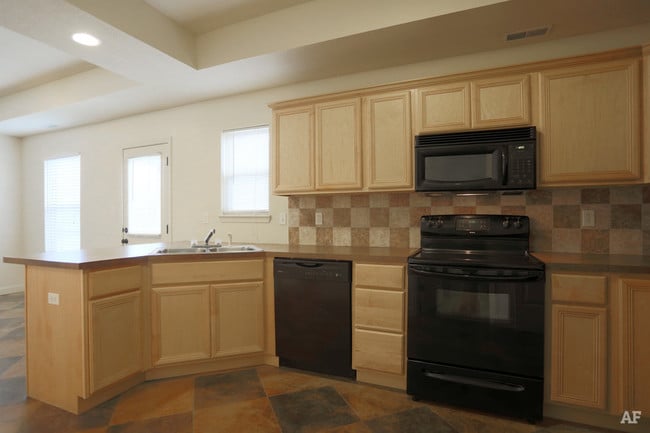 Building Photo - 3213-3215 Jenne Hill Dr