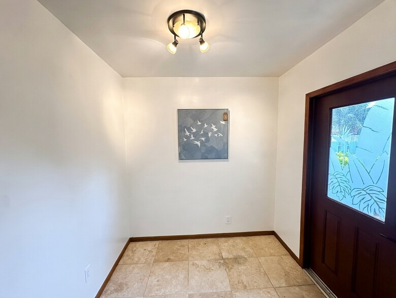 Building Photo - 238 Portlock Rd